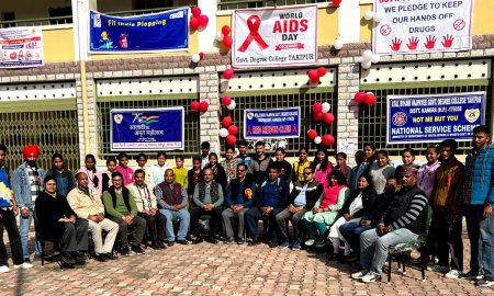 पोस्टर मेकिंग प्रतियोगिता में कशिश ने झटका पहला स्थान