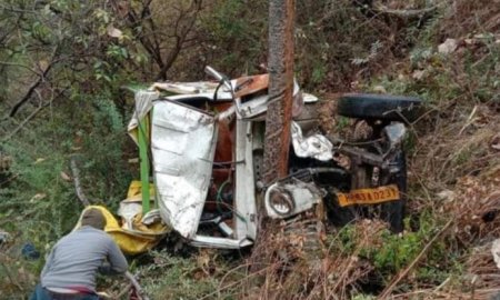 पिकअप खाई में गिरी, 4 की मौत, 8 घायल