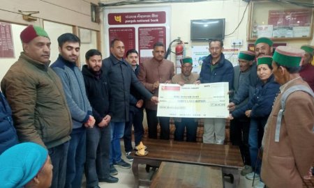 पीएनबी ने किन्नौर की महिला को दिया 40 लाख का चेक