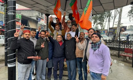 तीन प्रमुख राज्यों में बीजेपी को मिली प्रचंड जीत, मिठाइयां बांट कर मनाया जश्न 