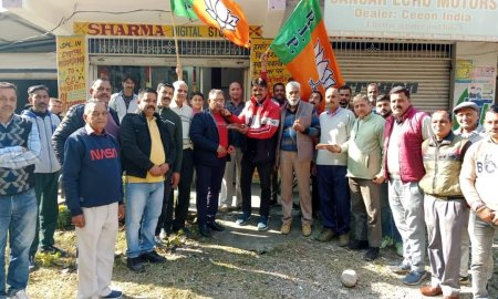 भाजपा को तीन राज्यों मिली जीत के उपलक्ष में भाजपा कार्यकर्ताओं ने मनाया जश्न 