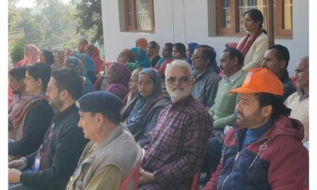 विकसित भारत संकल्प यात्रा के तहत कार्यक्रम का आयोजन, ग्राम पंचायत में लोगों का स्वास्थ्य भी किया चेक