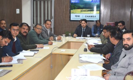 निर्धारित सेवा शुल्क से अधिक वसूलने वाले सीएससी संचालकों के खिलाफ की जाए कार्रवाई : उपायुक्त अपूर्व देवगन