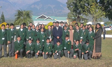 डीपीएस स्कूल तियारा के बच्चों ने किया विधानसभा परिसर का दौरा, मुख्यमंत्री सहित कई मंत्रियों से की भेंट