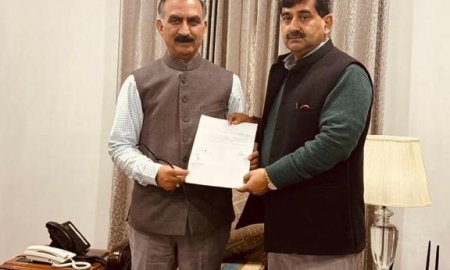 मुख्यमंत्री से मिले विधायक केवल सिंह पठानिया,  दुबई में गायब हुई लड़की का उठाया मामला