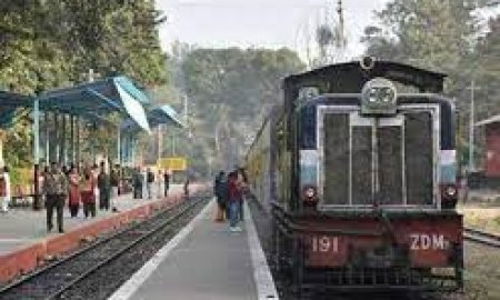 पठानकोट जोगिन्दरनगर रेल सेवा बहाल होने पर काँगड़ा बैजनाथ के लोग खुश, वहीं गुलेर से पठानकोट के लोग नाखुश 