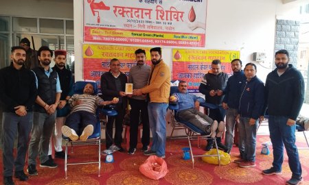 नादौन केयर फाउंडेशन द्वारा ऐमर्स अकादमी के सहयोग से रक्तदान शिविर का किया आयोजन