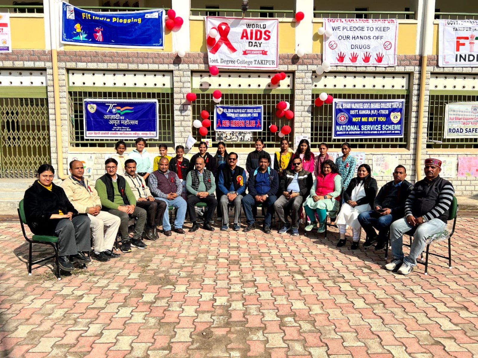 पोस्टर मेकिंग प्रतियोगिता में कशिश ने झटका पहला स्थान