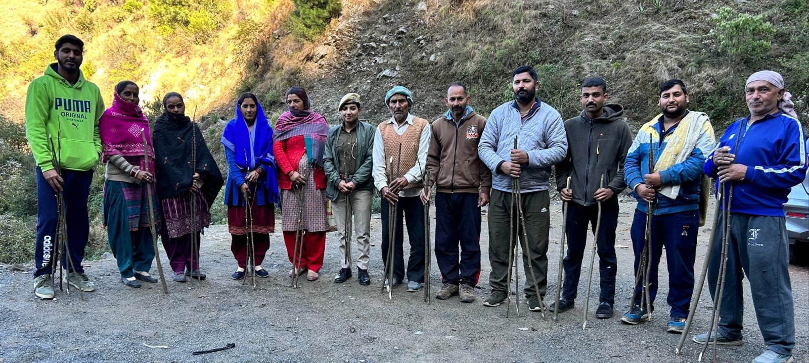 विशेष बीज बुआई अभियान के तहत वन परिक्षेत्रों में बधाह प्रजाति की कलमें की रोपित 