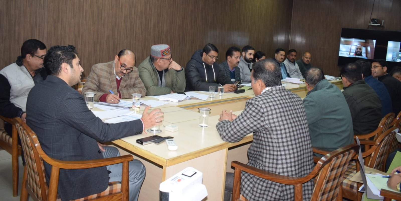 निर्धारित सेवा शुल्क से अधिक वसूलने वाले सीएससी संचालकों के खिलाफ की जाए कार्रवाई : उपायुक्त अपूर्व देवगन