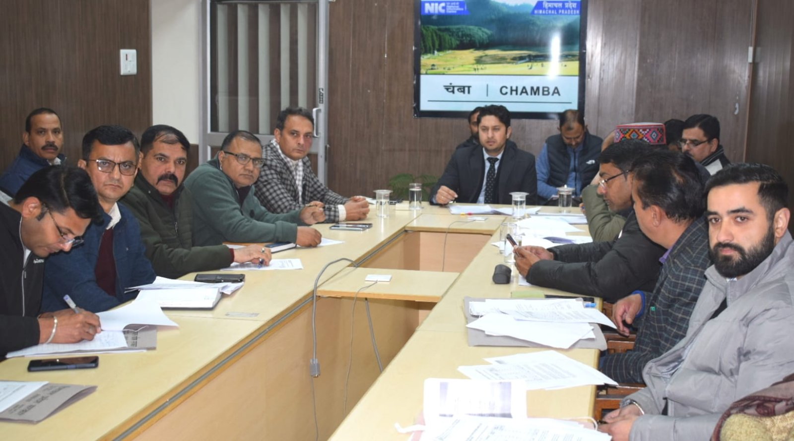 निर्धारित सेवा शुल्क से अधिक वसूलने वाले सीएससी संचालकों के खिलाफ की जाए कार्रवाई : उपायुक्त अपूर्व देवगन