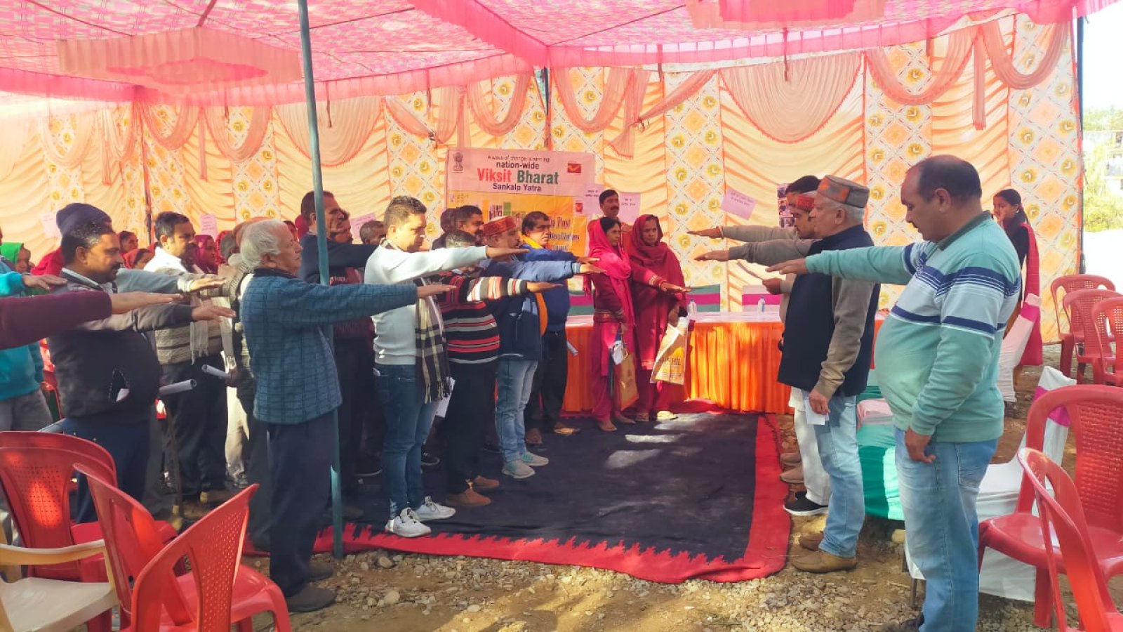 ग्राम पंचायत कयारा बाग और ग्राम पंचायत धबडियाणा पहुंची विकसित भारत संकल्प यात्रा