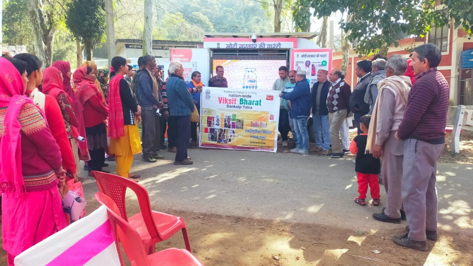 ग्राम पंचायत कयारा बाग और ग्राम पंचायत धबडियाणा पहुंची विकसित भारत संकल्प यात्रा