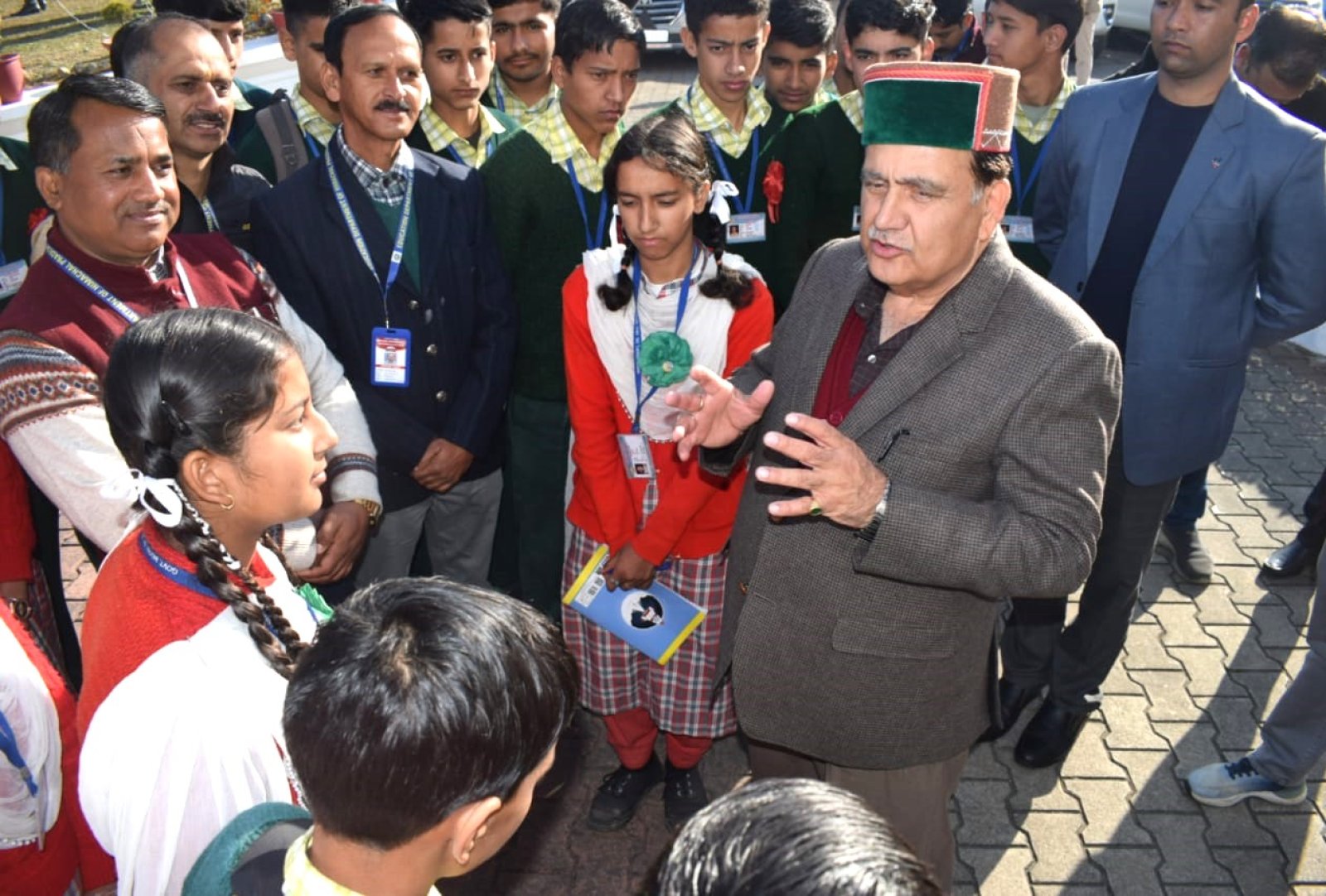 सिहूंता स्कूल के बच्चों ने देखा विधान सभा सत्र का संचालन , कुलदीप सिंह पठानिया से की मुलाक़ात