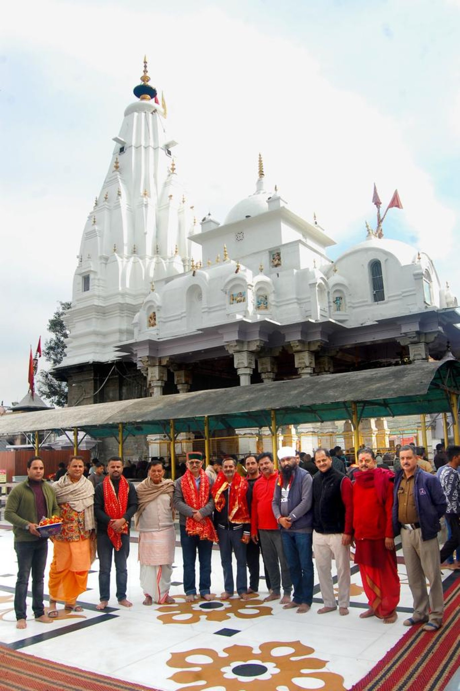 नाहन के एमएलए अजय सोलंकी ने ब्रजेश्वरी देवी मंदिर में शीश नवाया