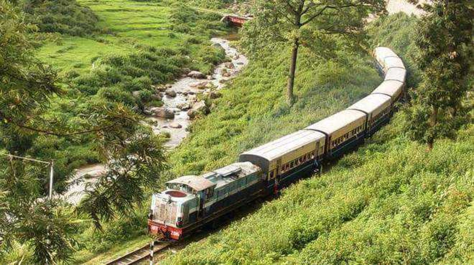 काँगड़ा घाटी में फिर पटरी पर लौट आई ट्रेन