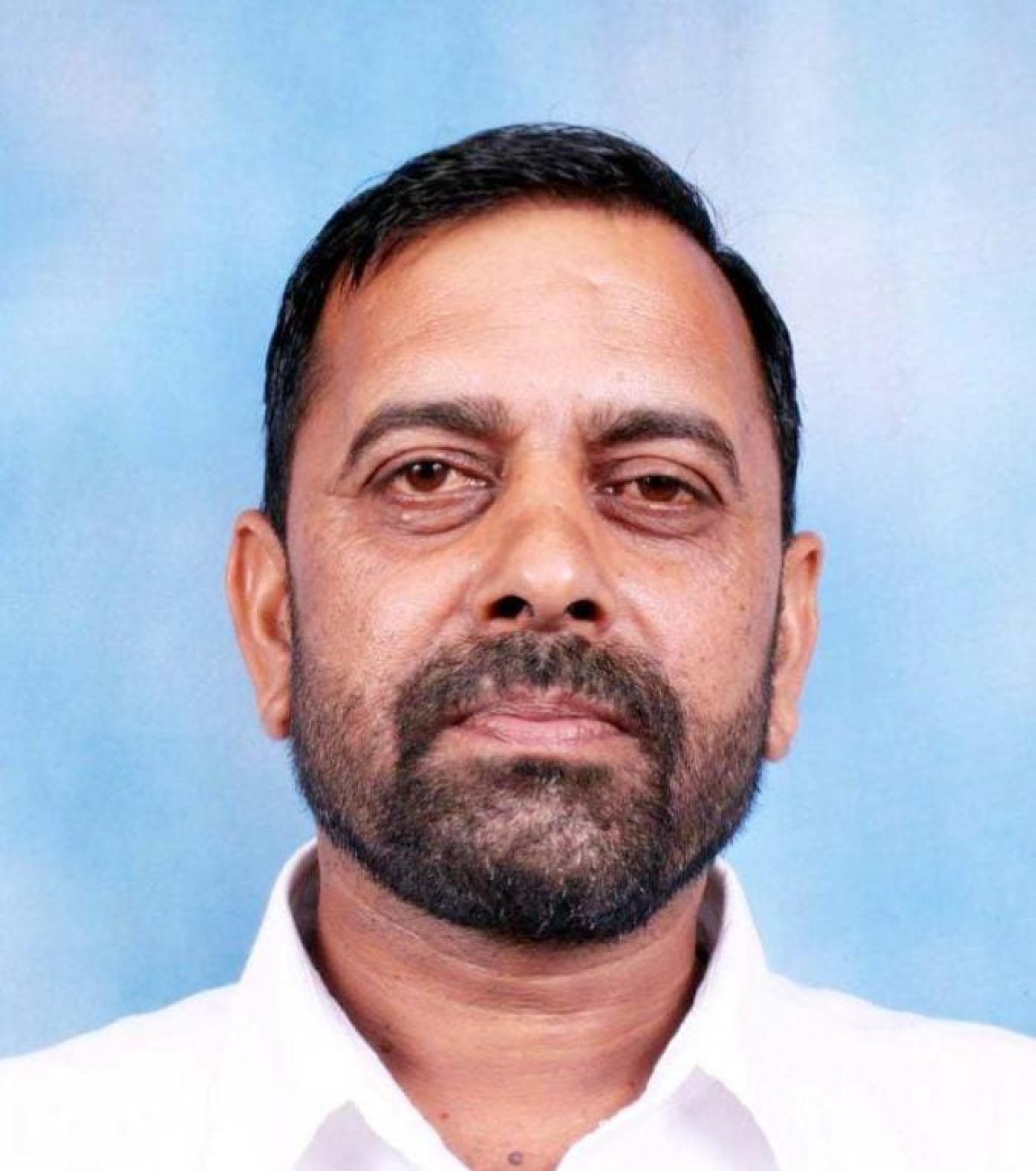 आगजनी में बेघर हुए पीड़ित परिवारों की मदद के लिए आगे आए पूर्व जिला परिषद सदस्य एवं वरिष्ठ कांग्रेसी सुभाष ढटवालिया