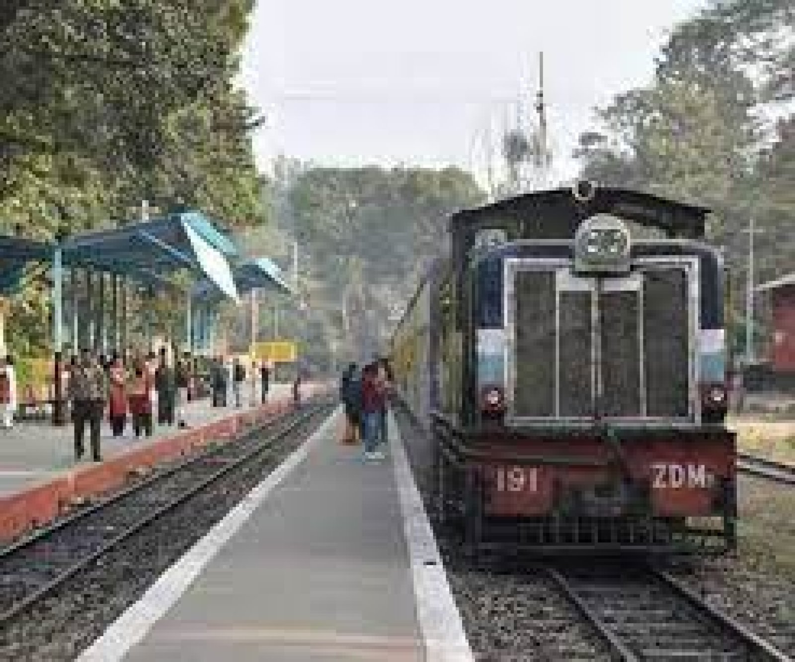 पठानकोट जोगिन्दरनगर रेल सेवा बहाल होने पर काँगड़ा बैजनाथ के लोग खुश, वहीं गुलेर से पठानकोट के लोग नाखुश 
