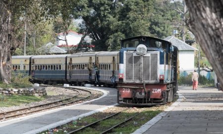 आम जन की चेतावनी, दो सप्ताह में शुरू करें ट्रेनें 