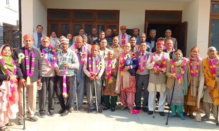 नादौन में पेंशनर्स कल्याण संघ ने सम्मानित किए वृद्ध पेंशनर्स 