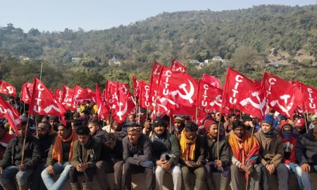 ऋतिक कंपनी के मजदूरों ने एसजेवीएन प्रबंधन के खिलाफ की हड़ताल