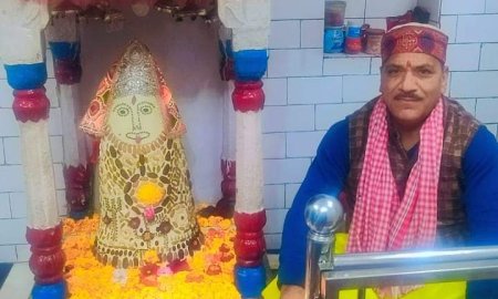 कालका माता मंदिर में मक्खन से किया मां की पिंडी का श्रृंगार 