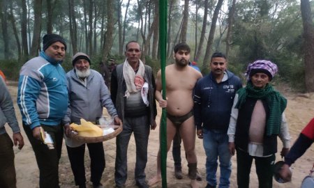 नादौन के तरकेड़ी गांव के टोडापीर छिंज मेले में पहलवान साहिल प्रागपुर ने मारी बाज़ी।