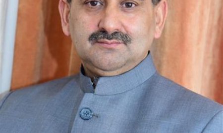 केवल सिंह पठानिया ने नवाजे दरीणी स्कूल के छात्र