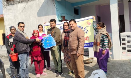 राष्ट्रीय बालिका दिवस के अवसर पर बेटियों को दिए उपहार 