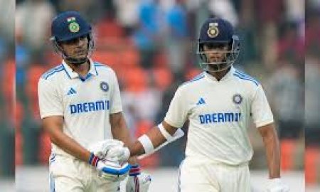 बेज़बाल की चमक भारत में फ़ीकी, यशस्वी ने दिखाया दम