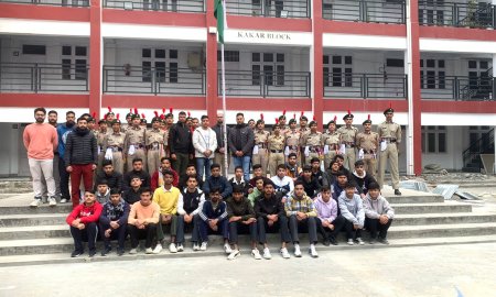 एमसीएम डीएवी कॉलेज कांगड़ा में मनाया गणतंत्र दिवस, कॉलेज के प्रिंसिपल ने किया ध्वजारोहण