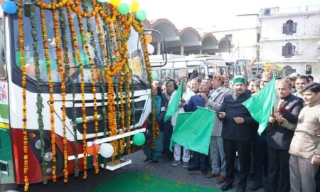 हमीरपुर से वृंदावन के लिए उपमुख्यमंत्री ने किया बस सेवा का शुभारंभ