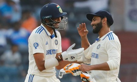 हैदराबाद में इंग्लैंड के गेंदबाज़ों पर गरजे भारतीय बल्लेबाज़ 