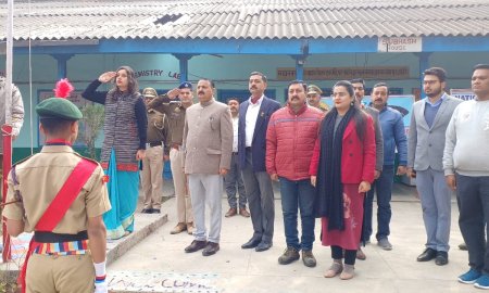 गणतंत्र दिवस के उपलक्ष्य पर बाल स्कूल नादौन में एसडीएम ने फराया तिरंगा