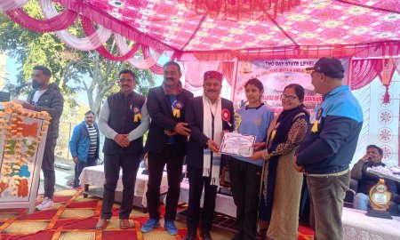 राज्य स्तरीय बैडमिंटन प्रतियोगिता में नादौन की आंचल को मिला तीसरा स्थान