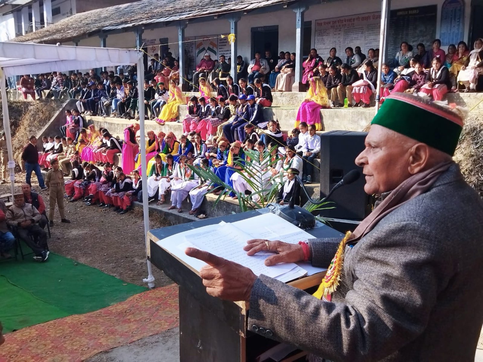 किताबों के साथ नैतिकता भी पढ़ायें अध्यापक : किशोरी लाल