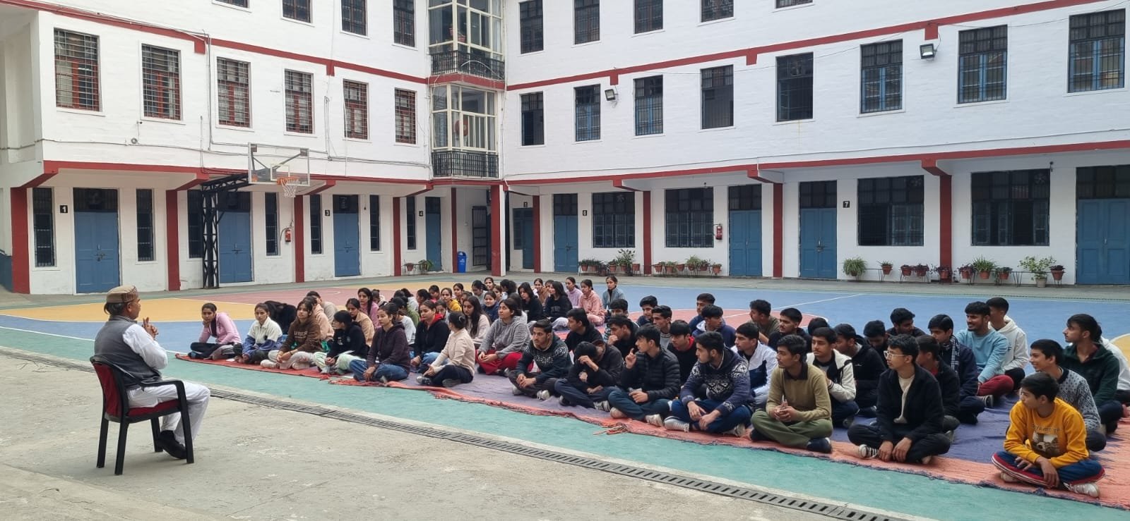डीएवी कॉलेज कांगड़ा में एनएसएस कैंप के दौरान रिटायर्ड कैप्टन प्रीतम सिंह ने विधार्थियों को दिए स्वस्थ रहने के टिप्स