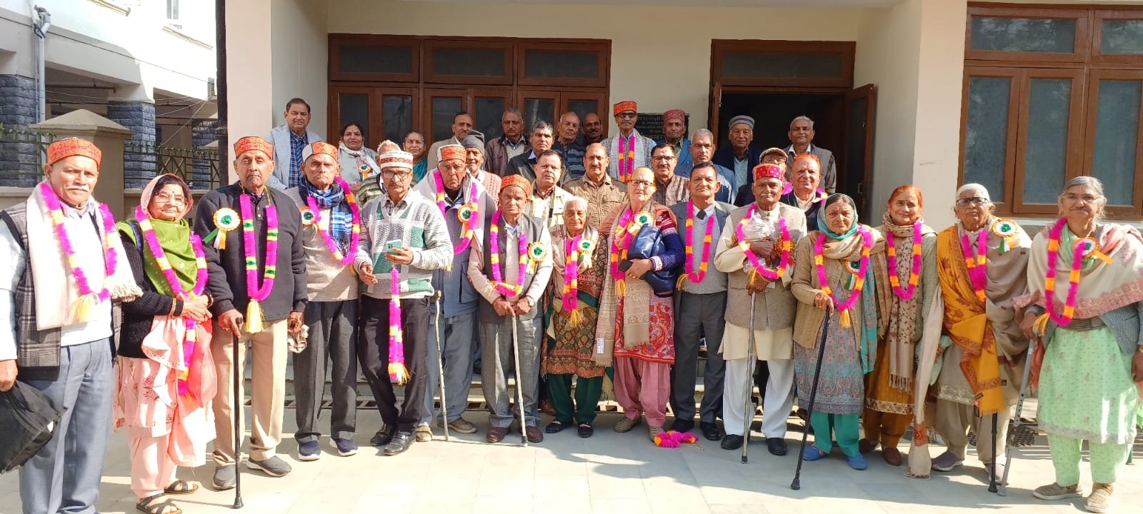 नादौन में पेंशनर्स कल्याण संघ ने सम्मानित किए वृद्ध पेंशनर्स