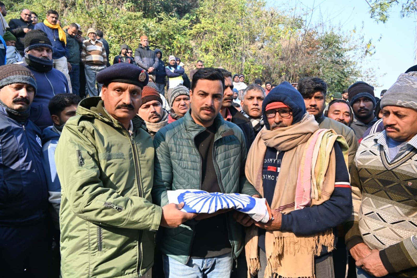नादौन की जलाड़ी पंचायत के सैनिक दीपेश परमार की ड्यूटी के दौरान सड़क दुर्घटना में हुई मौत