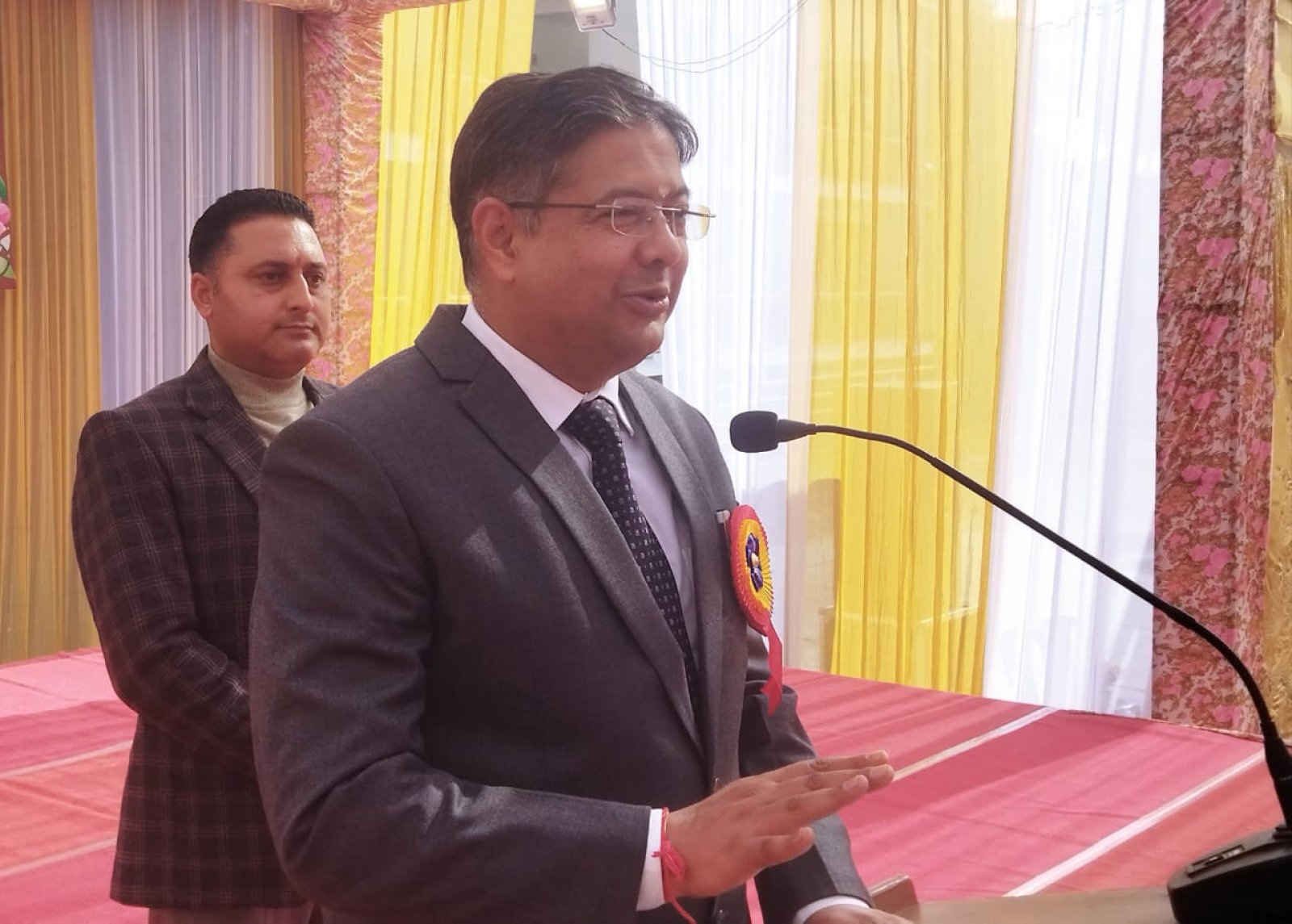 आशीष बुटेल ने डीएवी पालमपुर में मेधावी छात्रों को नवाज़ा