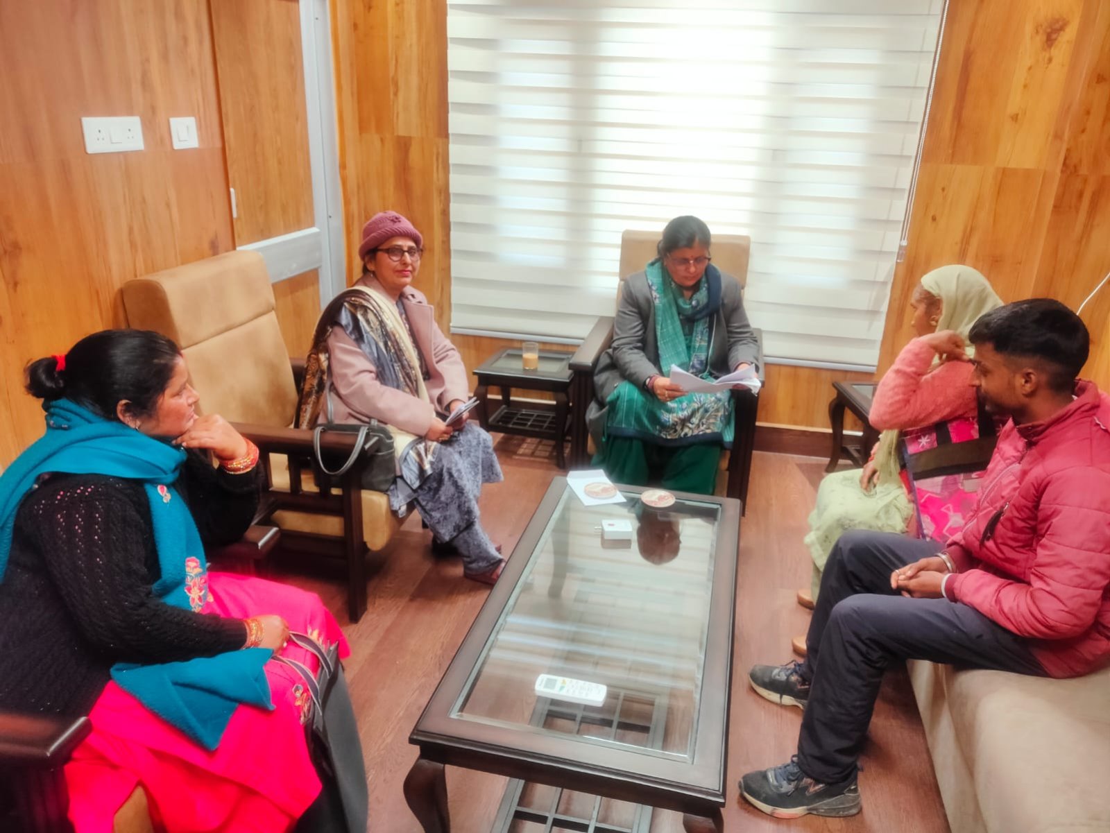 कमलेश ठाकुर ने सुनी विधानसभा की जन-समस्याएं, वृद्धों और महिलाओं को प्राथमिकता 
