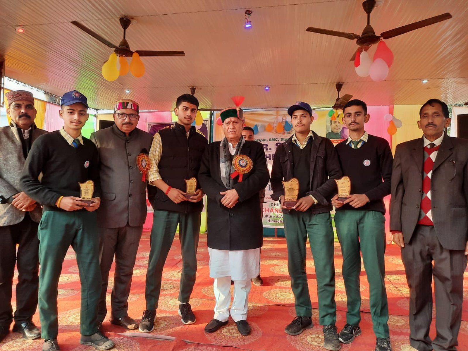 चंद्र कुमार ने सिद्धपुरघाड़ स्कूल में नवाजे होनहार