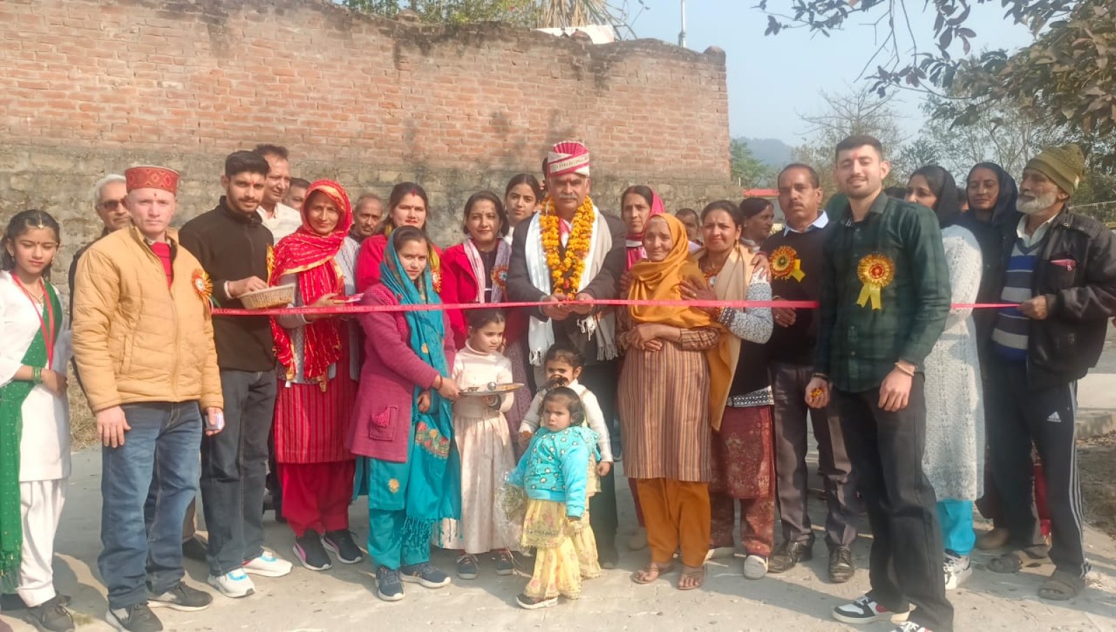 20 साल बाद विधायक संजय रत्न ने बनवाया हिरण पंचायत घर से सोसाइटी तक का रास्ता