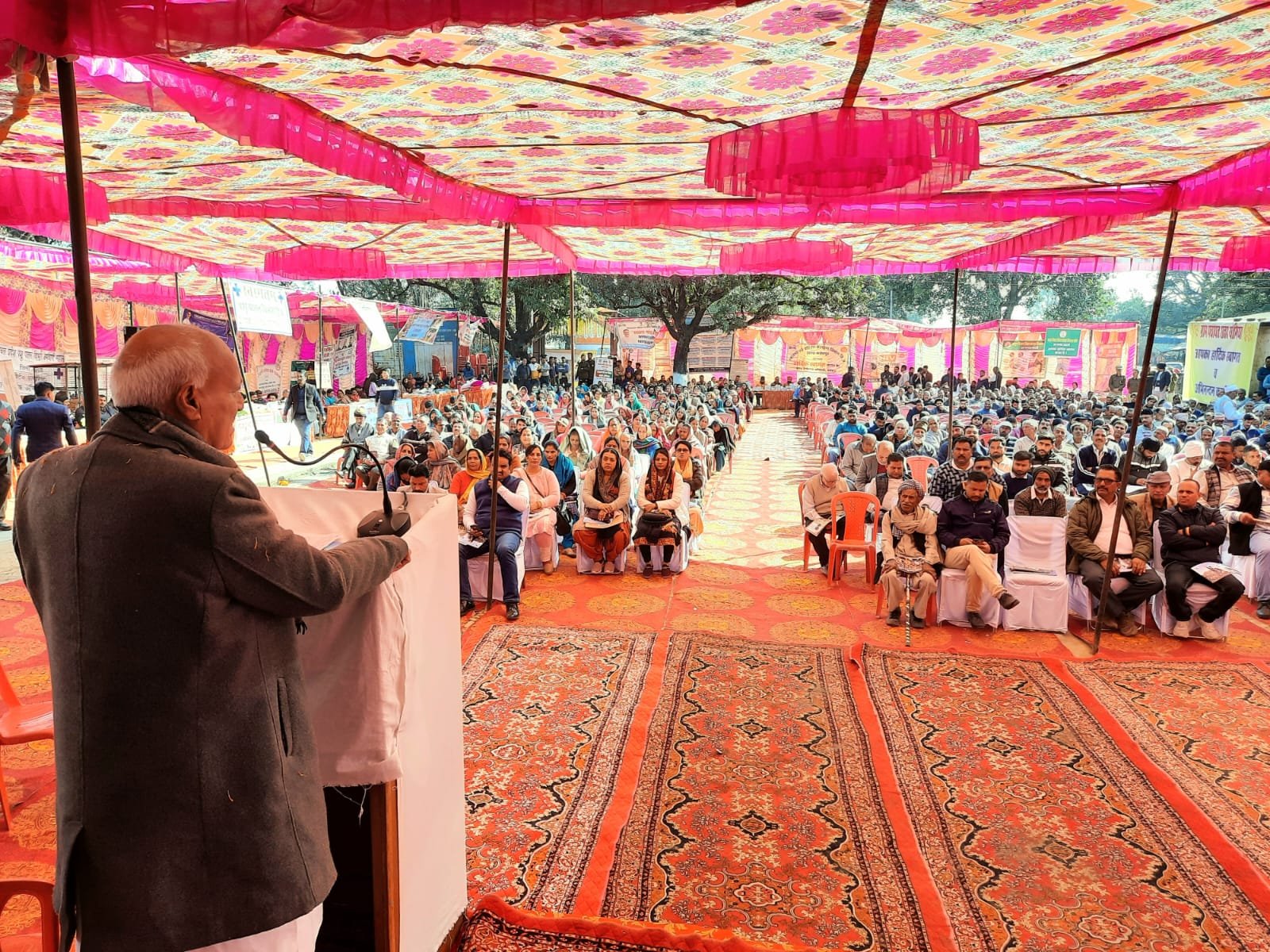 फतेहपुर में आयोजित 'सरकार गांव के द्वार' कार्यक्रम में चंद्र कुमार ने सुनी जनसमस्याएं