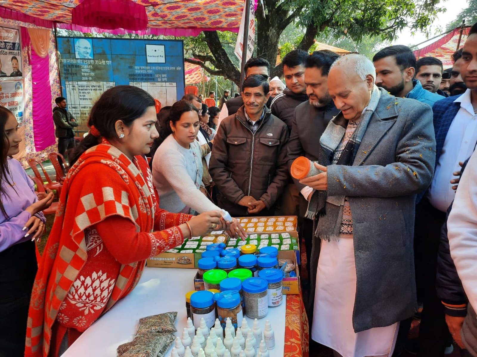 फतेहपुर में आयोजित 'सरकार गांव के द्वार' कार्यक्रम में चंद्र कुमार ने सुनी जनसमस्याएं