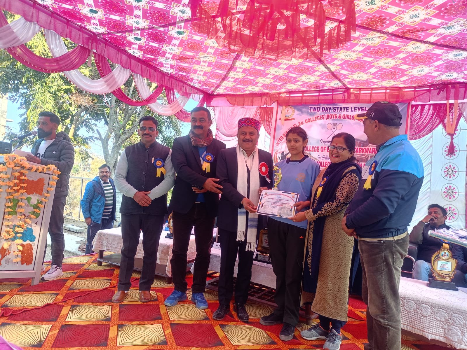 राज्य स्तरीय बैडमिंटन प्रतियोगिता में नादौन की आंचल को मिला तीसरा स्थान