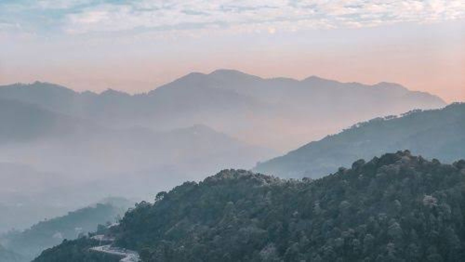 शुष्क ठंड बढ़ा रही लोगों की समस्याएं
