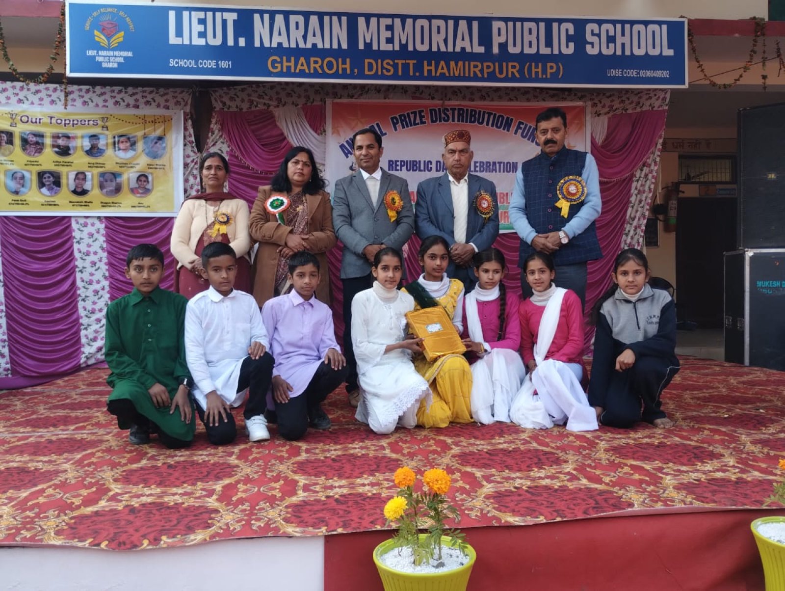 नरैण मेमोरियल घडोह में मनाया वार्षिक वितरण समारोह
