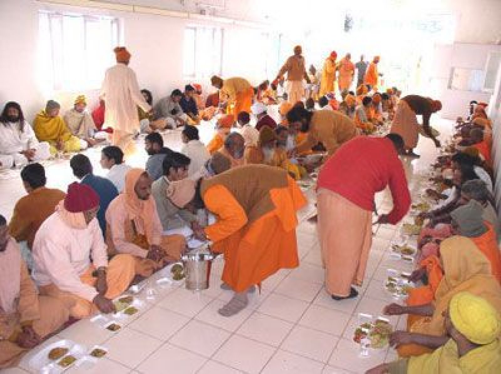 जय श्री कंपलेक्स में कुमार स्वामी के जन्मोत्सव के उपलक्ष्य पर भंडारे का आयोजन