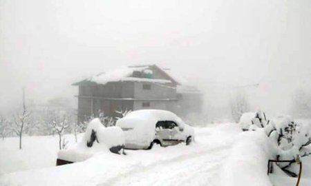 लाहौल स्पीती में बर्फ़ हटाने के लिए कामगारों को किया तैनात